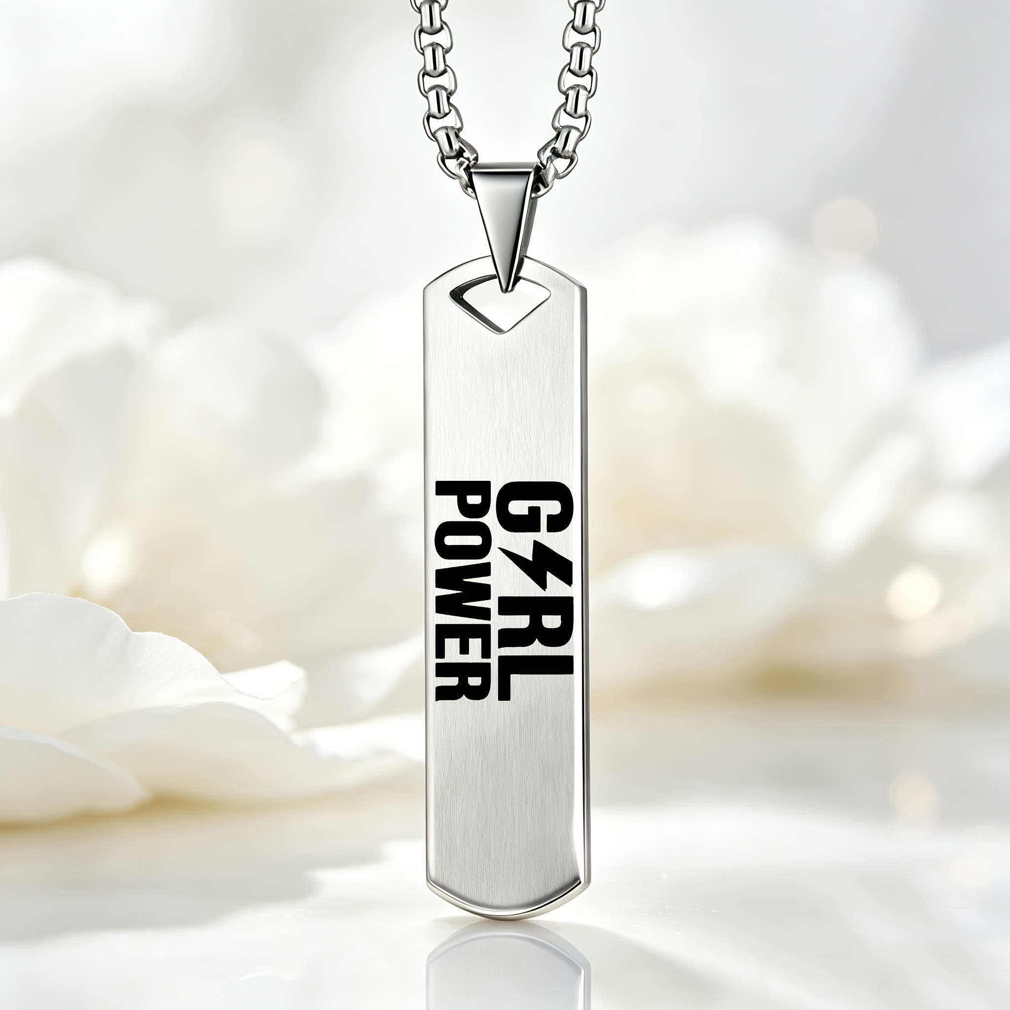 Striking Lightning Bolt Pattern Pendant Necklace